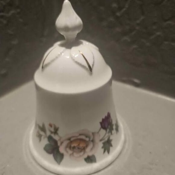 Danbury Mint Royal Graphton Bone China Decorative Bell - Picture 1 of 5